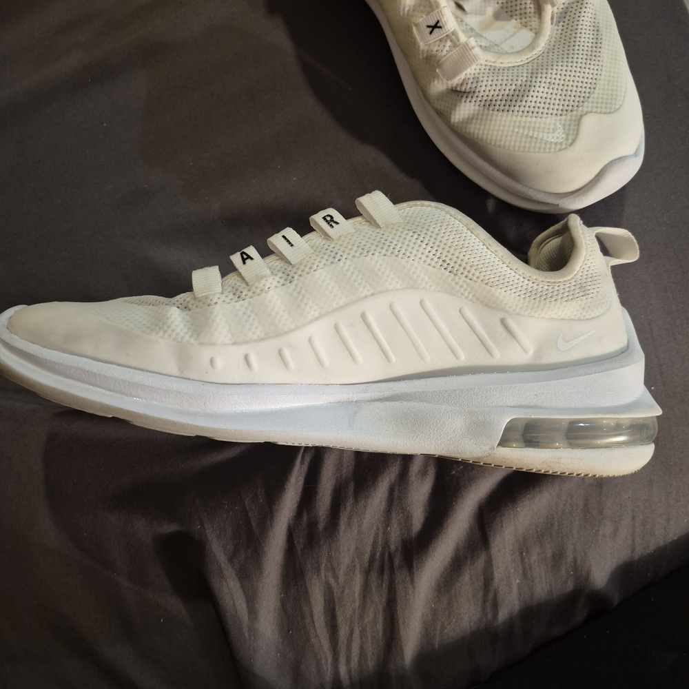 Nike Women's Air Max Axis